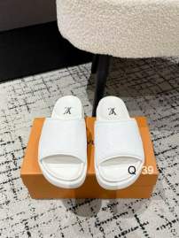 Picture of Louis Vuitton Slippers _SKULVsz39-45FF0901254